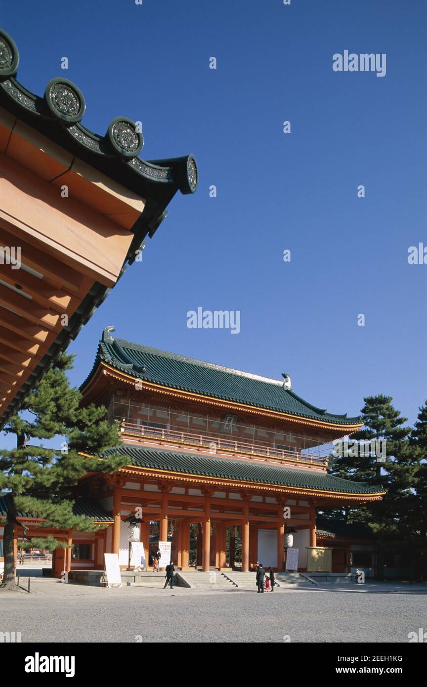Le Japon, Honshu, Kyoto, Sanctuaire Heian Heian-jingu, aka Main Gate Banque D'Images