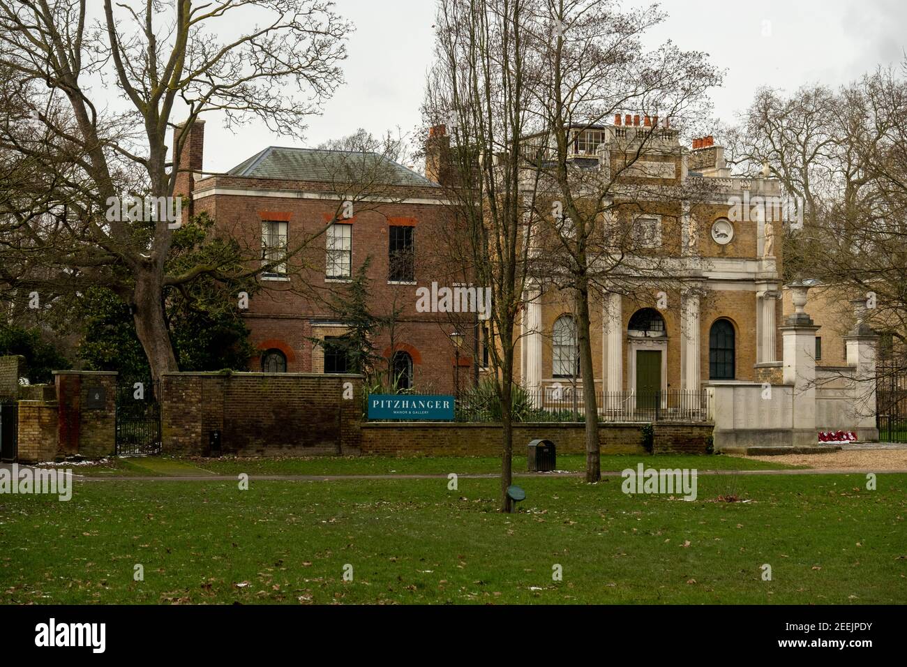 LONDRES: Pizthanger Manor, une maison historique à Ealing, à l'ouest de Londres - récemment rouverte comme une attraction locale avec galerie et terrain Banque D'Images