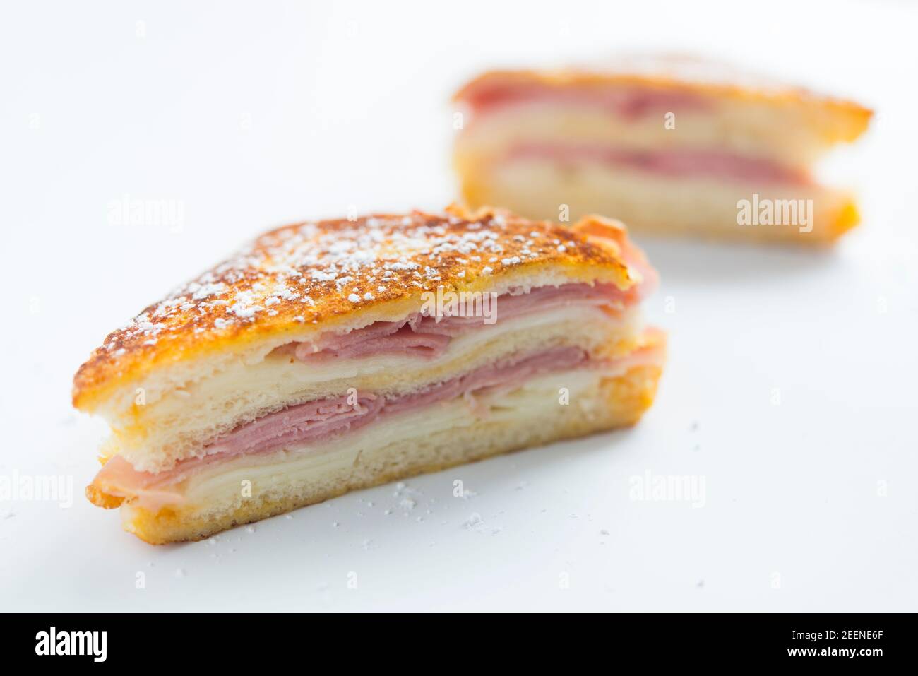 Sandwich monte cristo, vue sur la façade de la framboise Banque D'Images