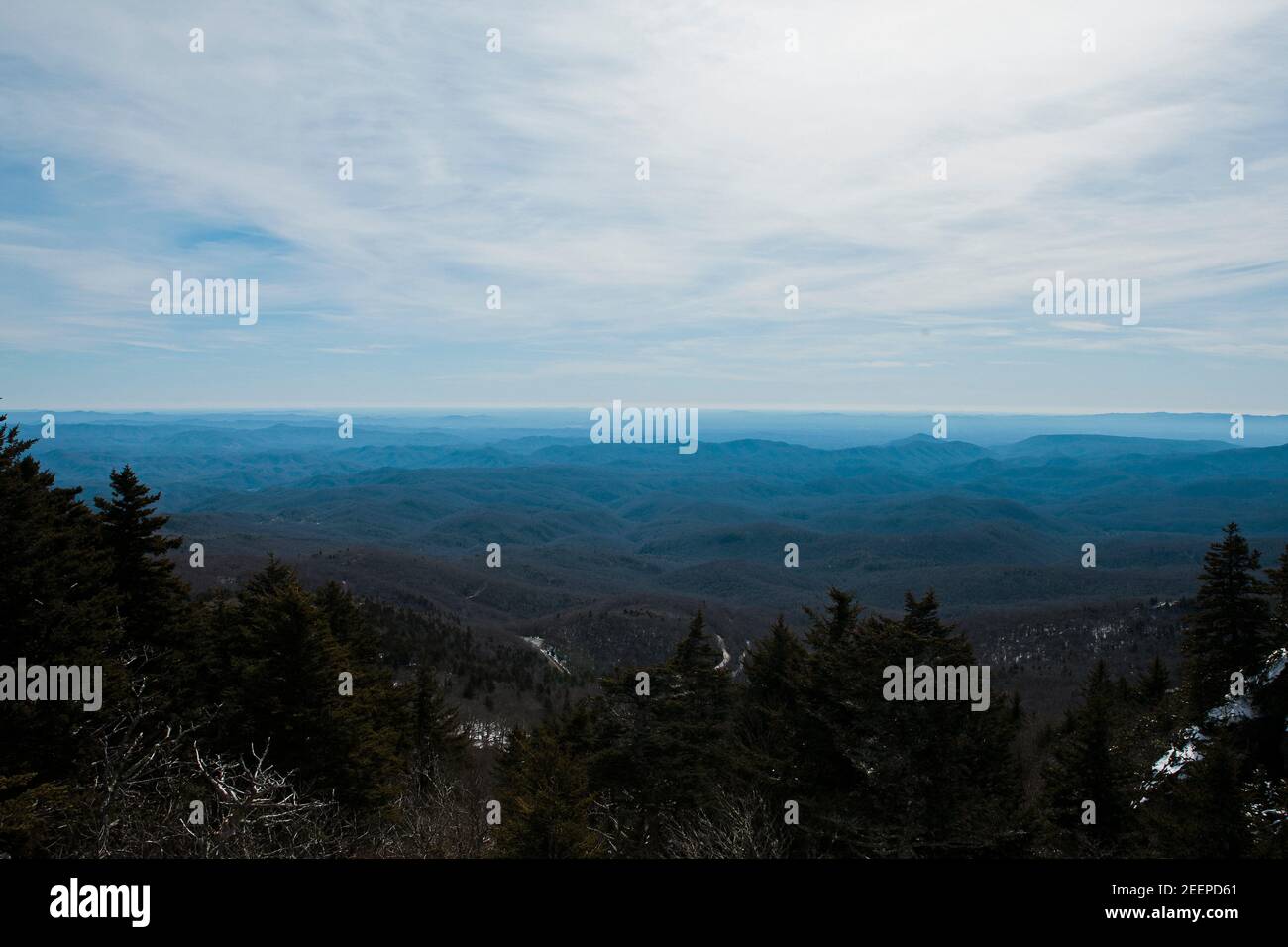 Vue sur les montagnes Blue Ridge depuis Grandfather Mountain, Caroline du Nord Banque D'Images