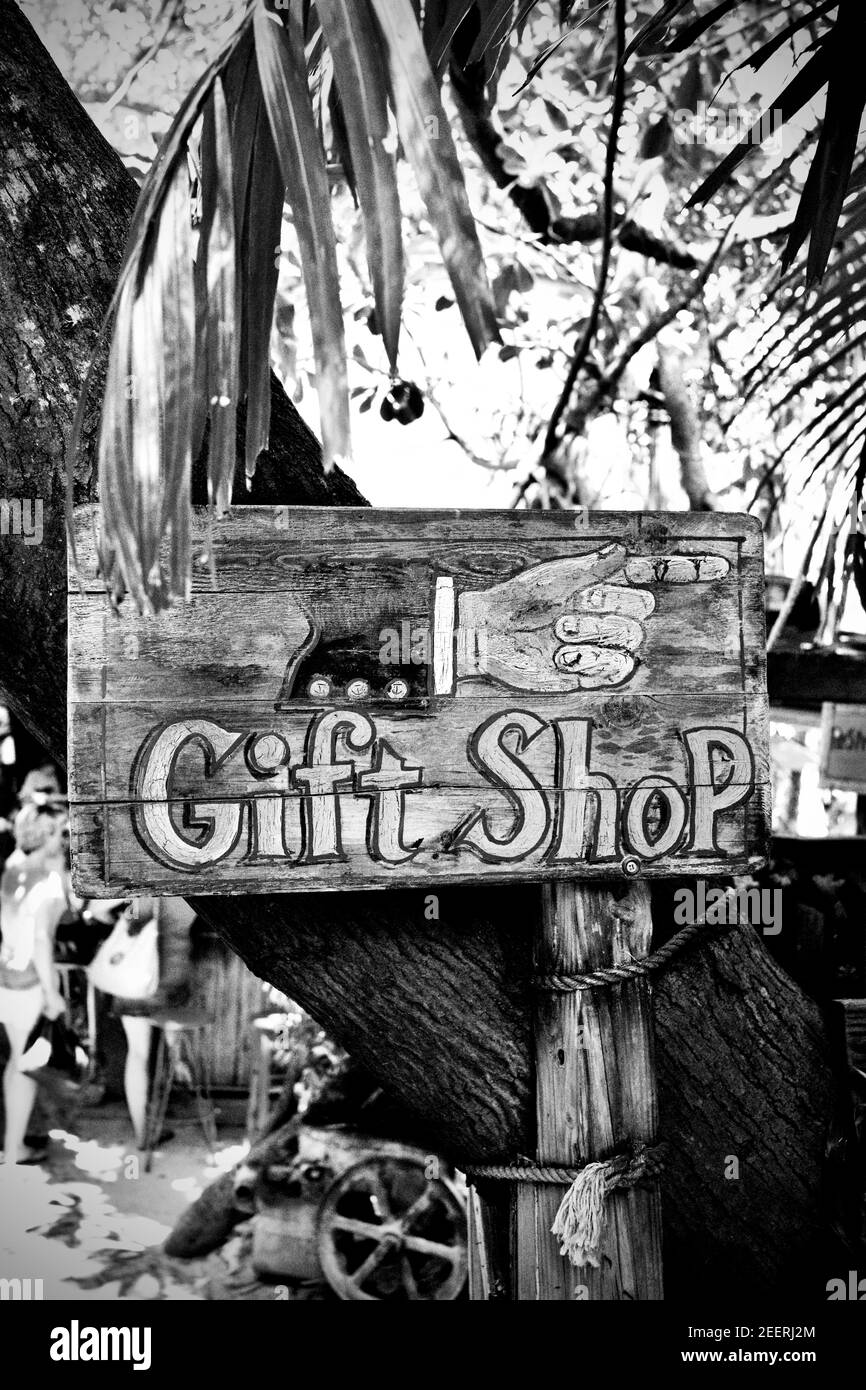 Enseigne de la boutique de cadeaux Blue Heaven Bar and Restaurant à Key West, Floride, FL USA. Le point le plus méridional dans la zone continentale des États-Unis. Destination de vacances sur l'île. Banque D'Images