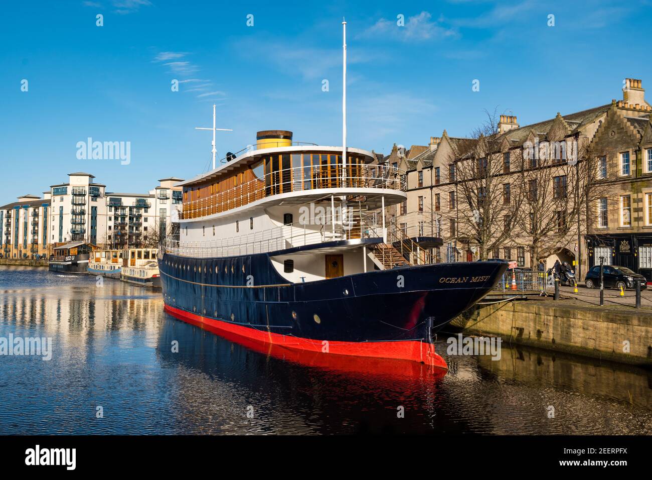 Achèvement de la conversion du bateau à vapeur Ocean Mist en hôtel flottant, The Shore, Leith, Édimbourg, Écosse, Royaume-Uni Banque D'Images