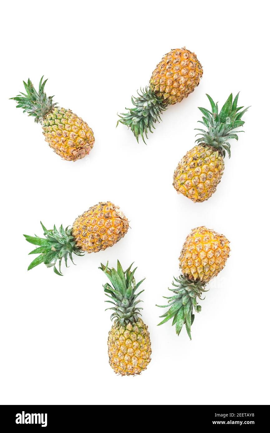 Fruits d'ananas isolés sur fond blanc. Flat lay, vue de dessus. Banque D'Images
