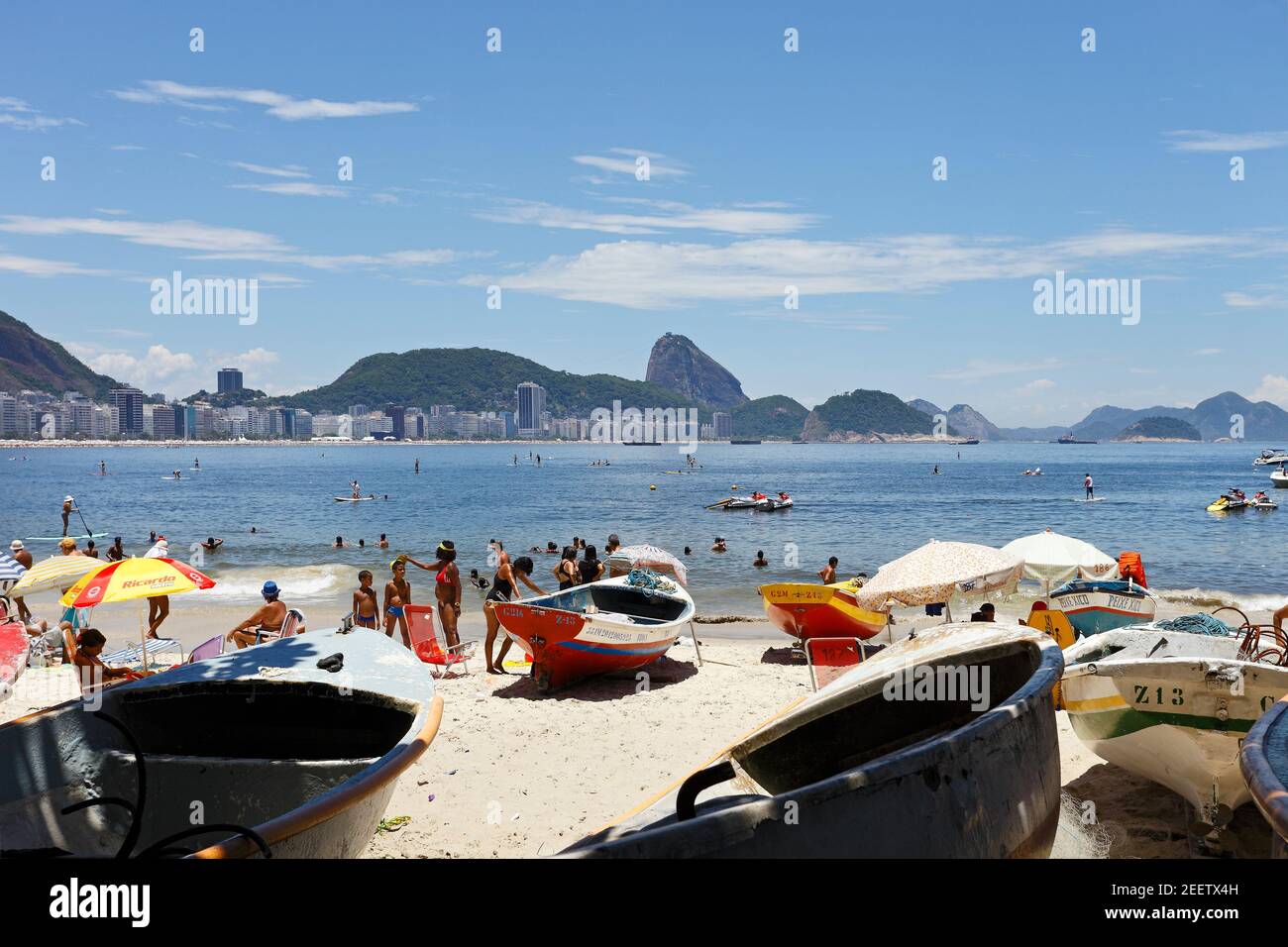 RIO DE JANEIRO - CIRCA JAN 2014:les gens sur la plage à Rio de Janeiro : Janvier 2014 Banque D'Images