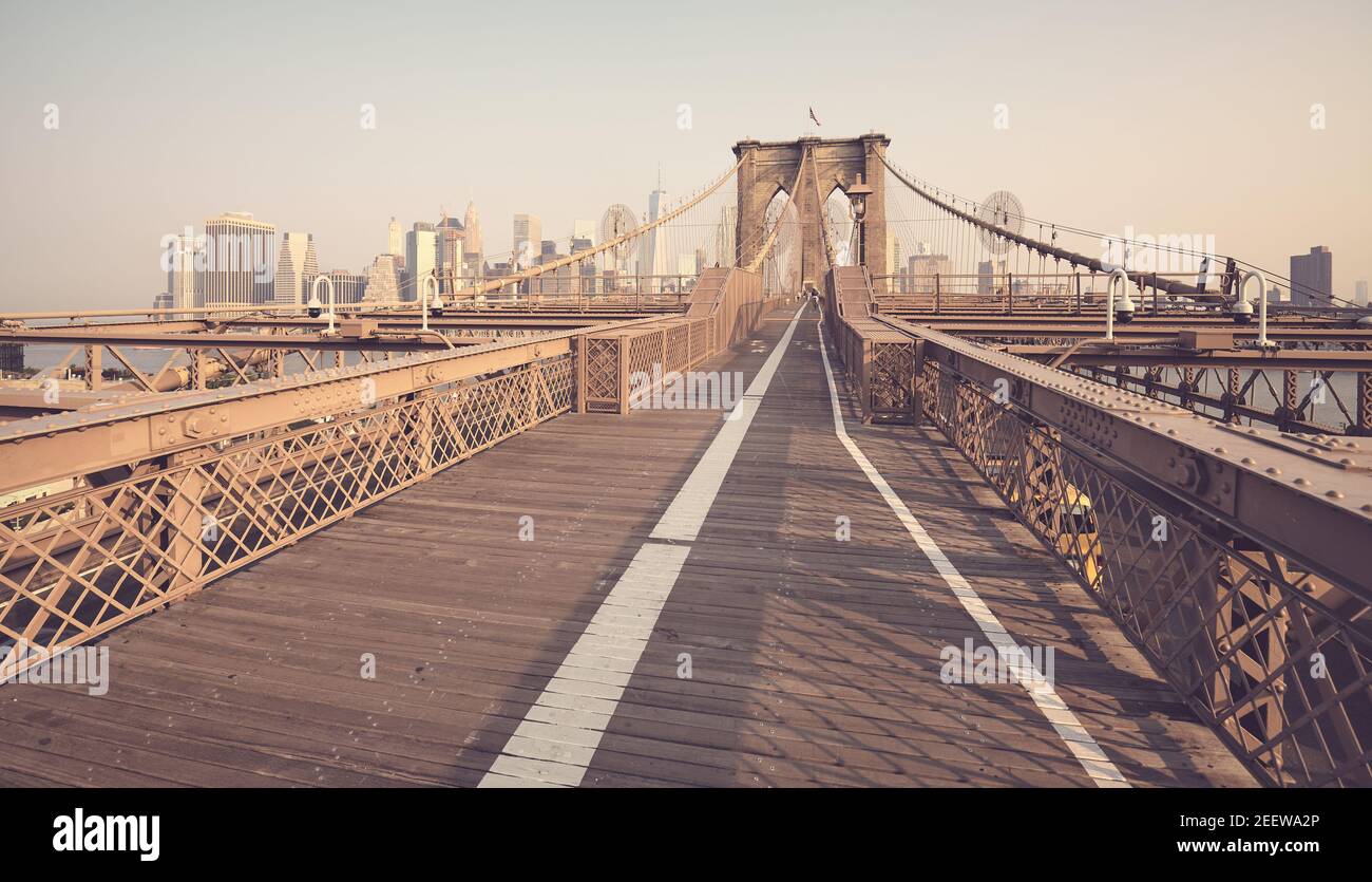 Photo couleur du pont de Brooklyn, New York, États-Unis. Banque D'Images