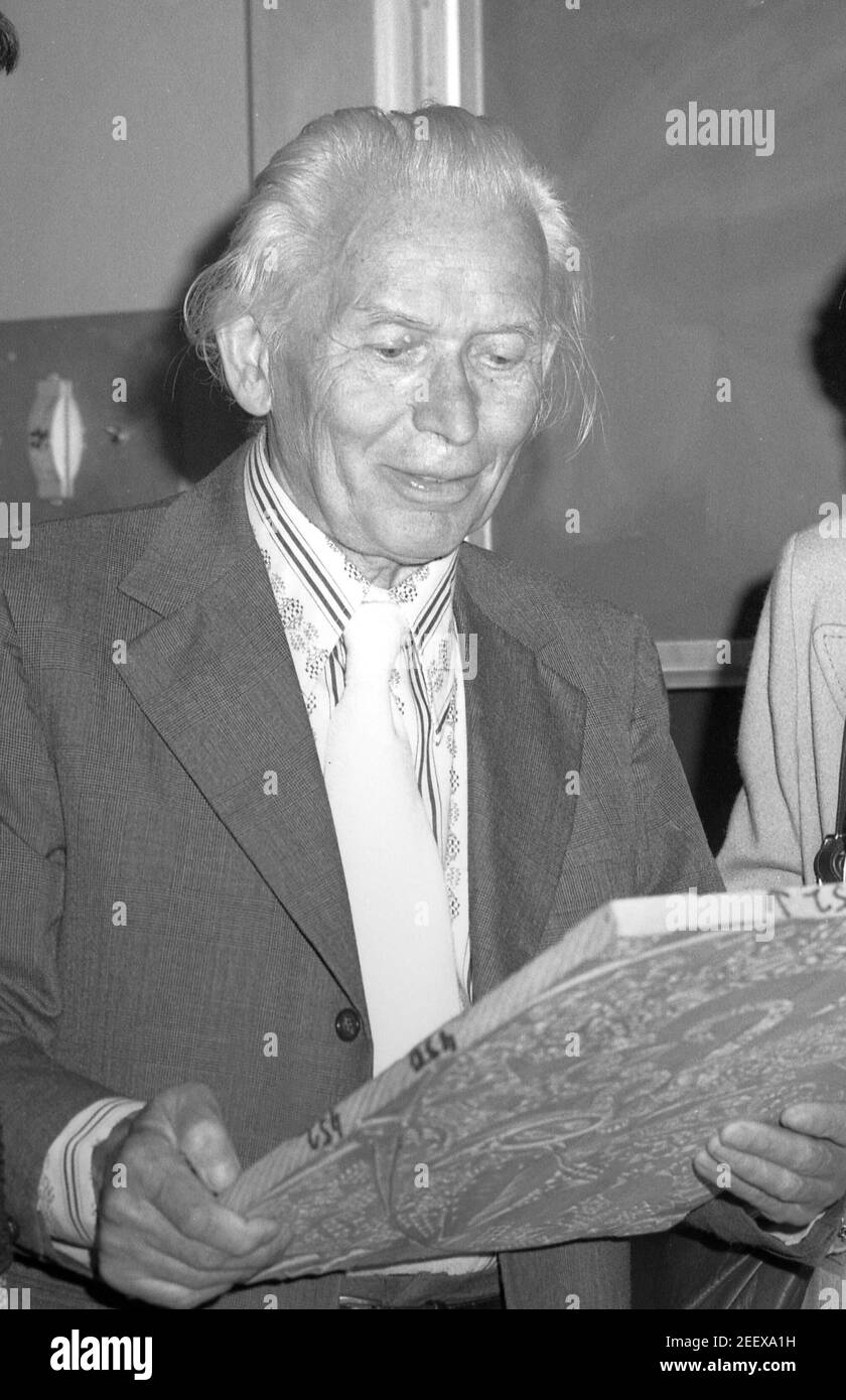 L'artiste József Domján aussi connu sous le nom de: Joseph Domjan est né à Budapest 1907 – mort Tuxedo Park 1992 MAÎTRE DE LA COUPE DE BOIS DE COULEUR l'image a été prise à Wilkes barre, Pennsylvanie Etats-Unis septembre 1978 à la galerie Sordoni de l'université de Wilkes. Banque D'Images