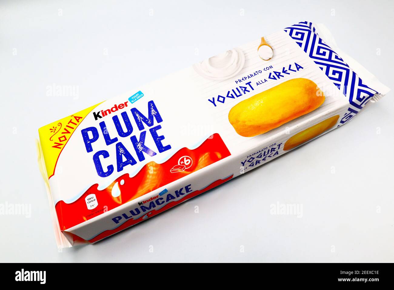 Gateau Kinder Plum Prepare Avec Du Yaourt Grec Kinder Est Une Marque Italienne De Ferrero Photo Stock Alamy