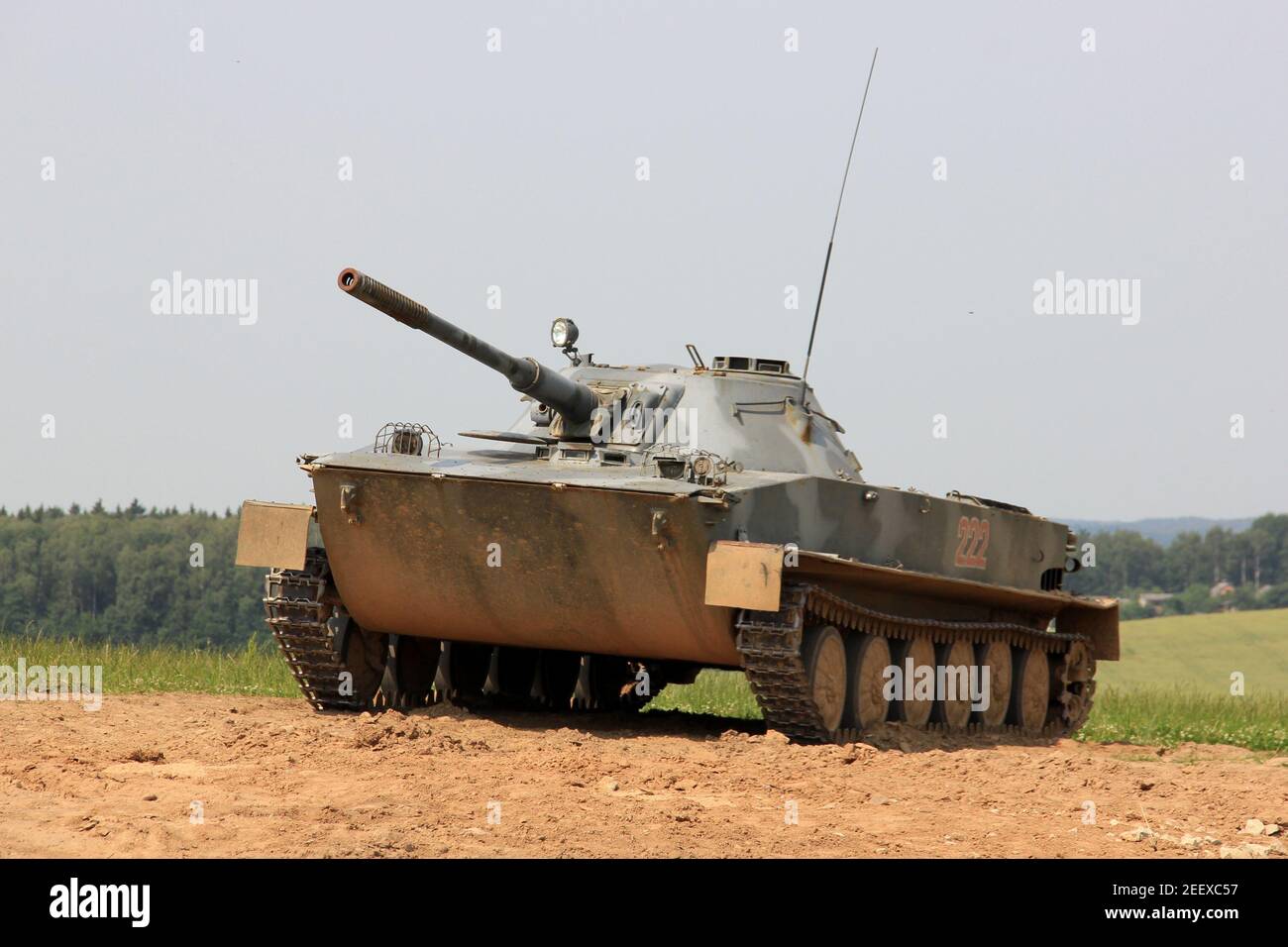 Char de marque soviétique sur le site du musée de la ligne de Staline, char de lumière amphibie PT-76 de l'époque de la Guerre froide, Minsk, Biélorussie Banque D'Images