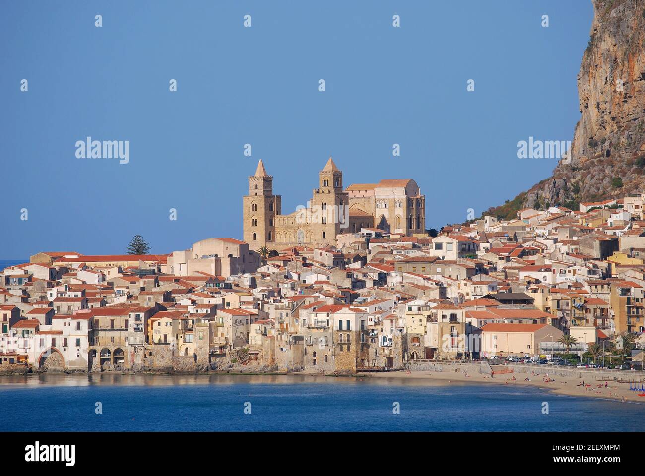 Vue de la ville et la côte, Cefalu, Palerme, Sicile, Italie Province Banque D'Images