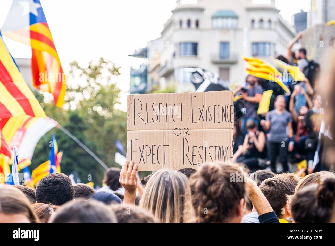 Des personnes à une manifestation demandant la liberté d'expression et la justice contre le fascisme. Arrêter la répression. Mouvement indépendantiste catalan. Pa. De la liberté Banque D'Images