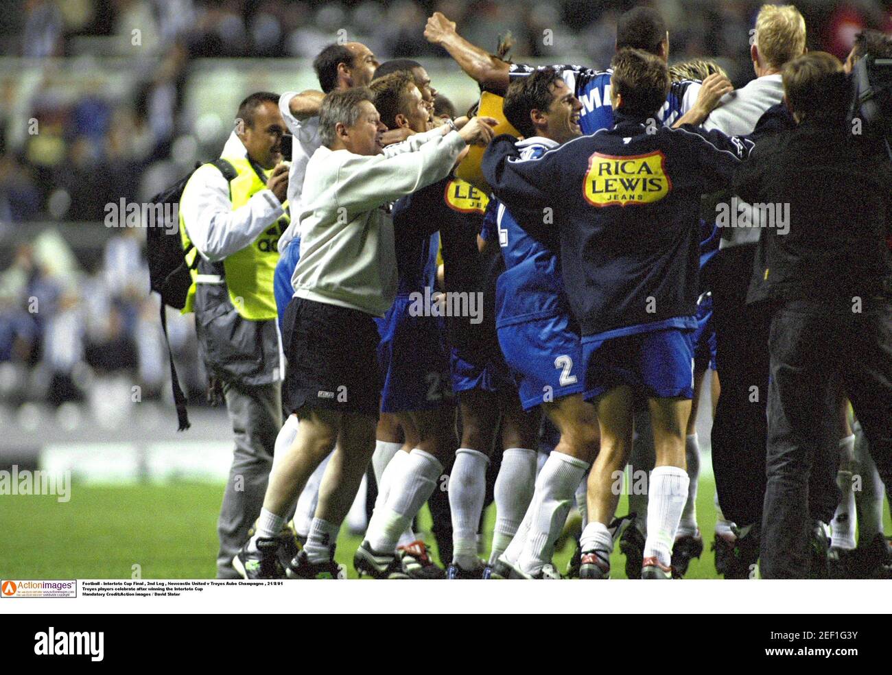 Football - finale de coupe Intertoto , 2ème coupe , Newcastle United v  Troyes Aube Champagne , 21/8/01