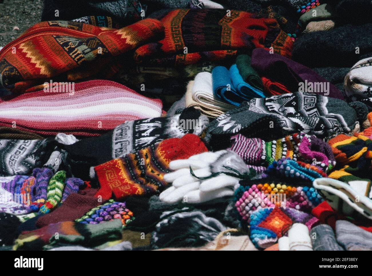 VALLÉE DE COLCA, PÉROU - 19 JANVIER 2018 : gros plan des textiles et de l'artisanat à la vallée de Colca, Pérou Banque D'Images