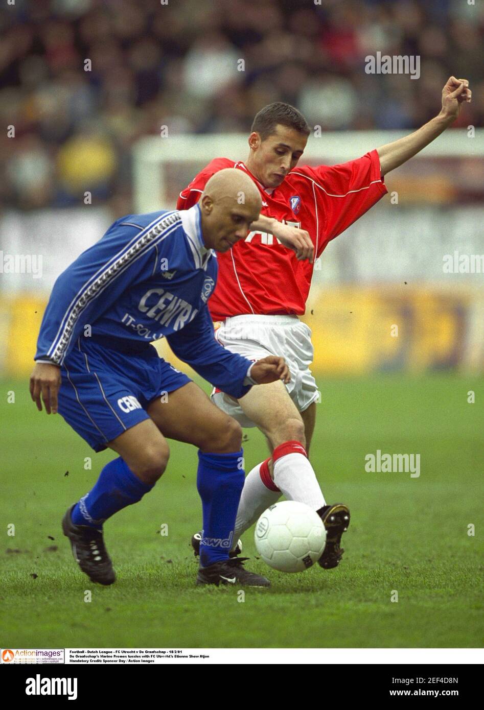 Football Ligue Neerlandaise Fc Utrecht De Graafschap 18 2 01 Marino Promes De Graafschap Avec Etienne Shew Atjon Du Fc Utrecht Credit Obligatoire Spencer Day Action Images Photo Stock Alamy