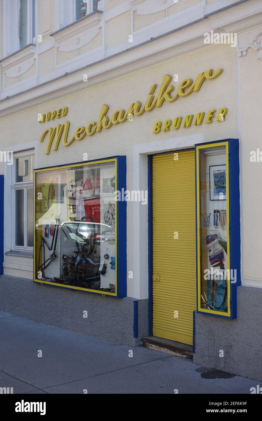 Wien 16., Degengasse, Fahrrad- und Mopedmechaniker Brunner Banque D'Images