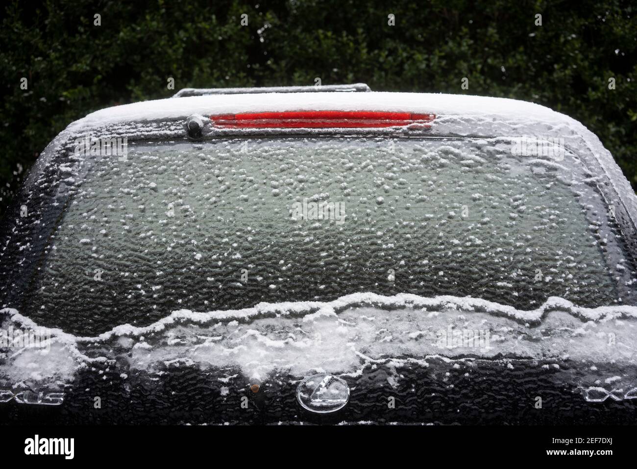 Pare brise glacial au lac Banque de photographies et d’images à haute résolution Alamy