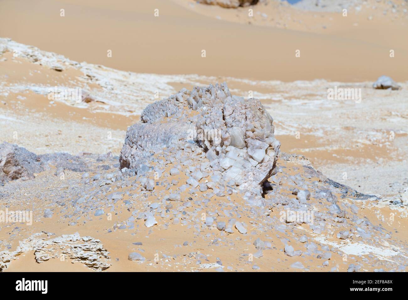 Rochers au sommet d'une montagne de cristal, entre les oasis de Bahariya et de Farafra, désert de l'ouest de la libye, Egypte Banque D'Images