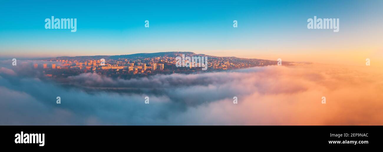 Varna, Bulgarie cityscape, drone aérien vue sur les toits de la ville Banque D'Images