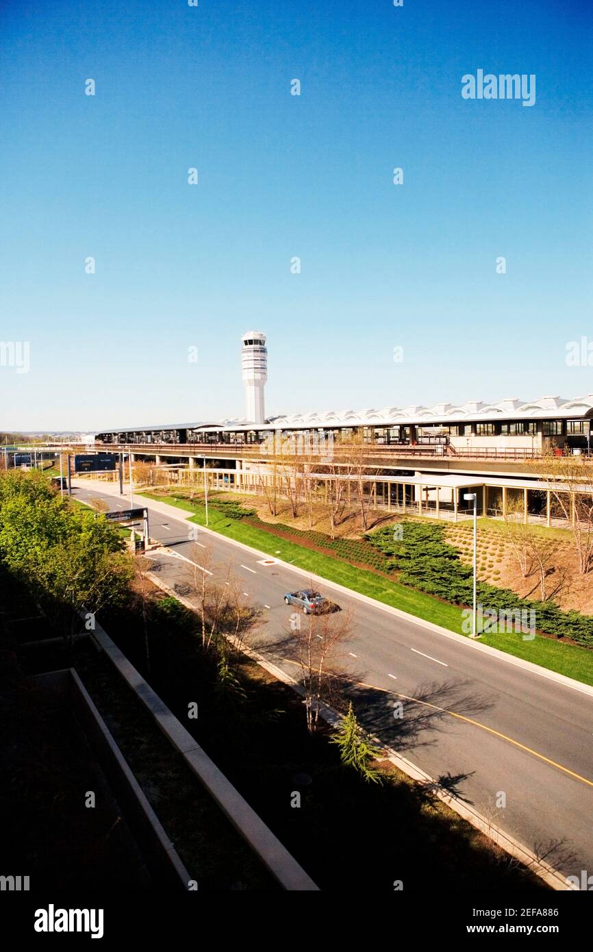 Vue en grand angle de la tour de contrôle à l'aéroport national Ronald Reagan Washington, Washington DC, États-Unis Banque D'Images