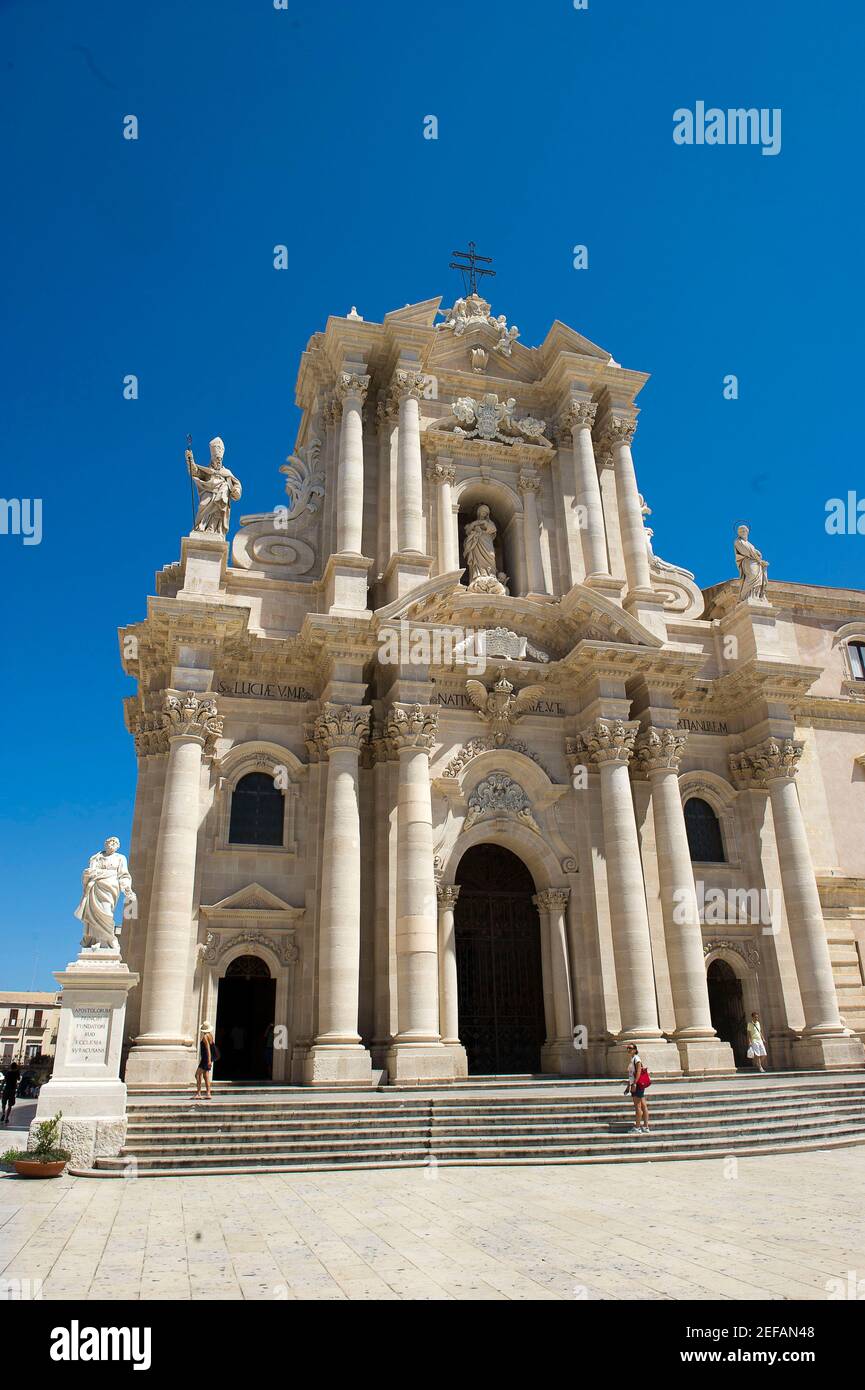 L'Europe, l'Italie, la Sicile, la ville de Syracuse, le Temple de Minerva (Athena) sont incorporés dans une église chrétienne (Duomo), dédiée à la Nativité de Mar Banque D'Images