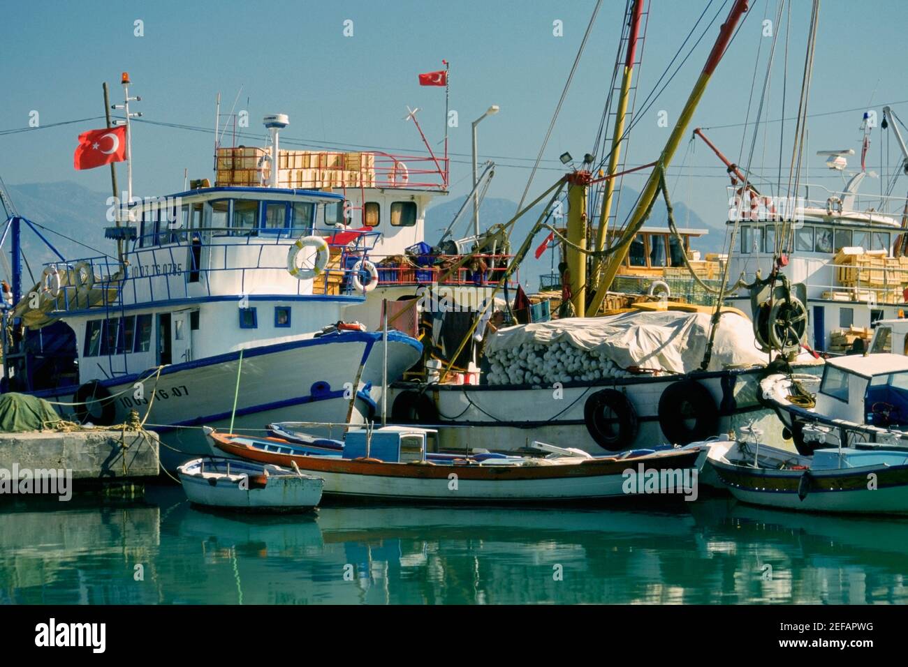 Bateaux de pêche amarrés au port, Finike, Antalya, Turquie Banque D'Images