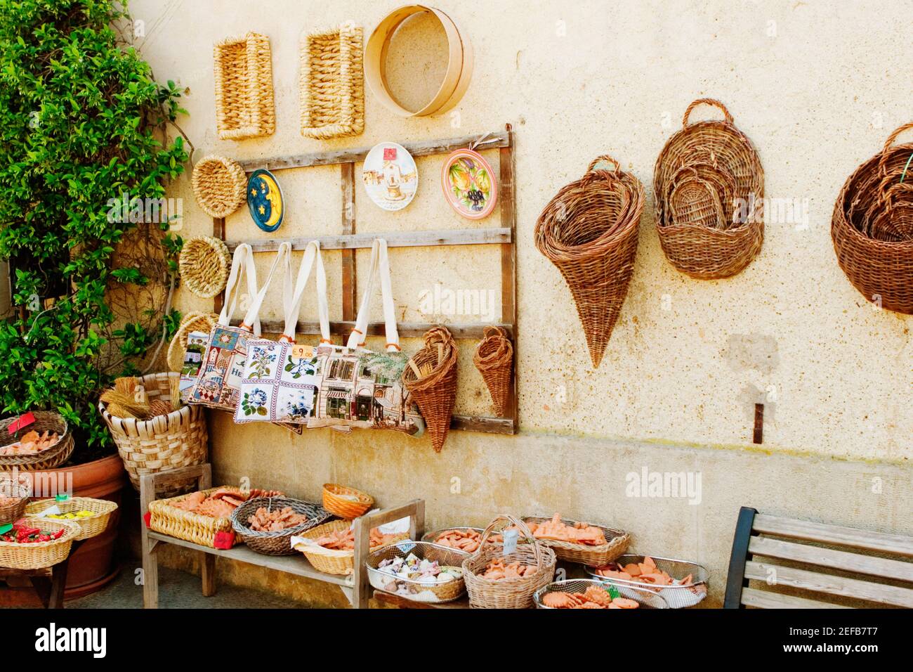 Produit artisanal dans une stalle de marché, province de Sienne, Toscane, Italie Banque D'Images