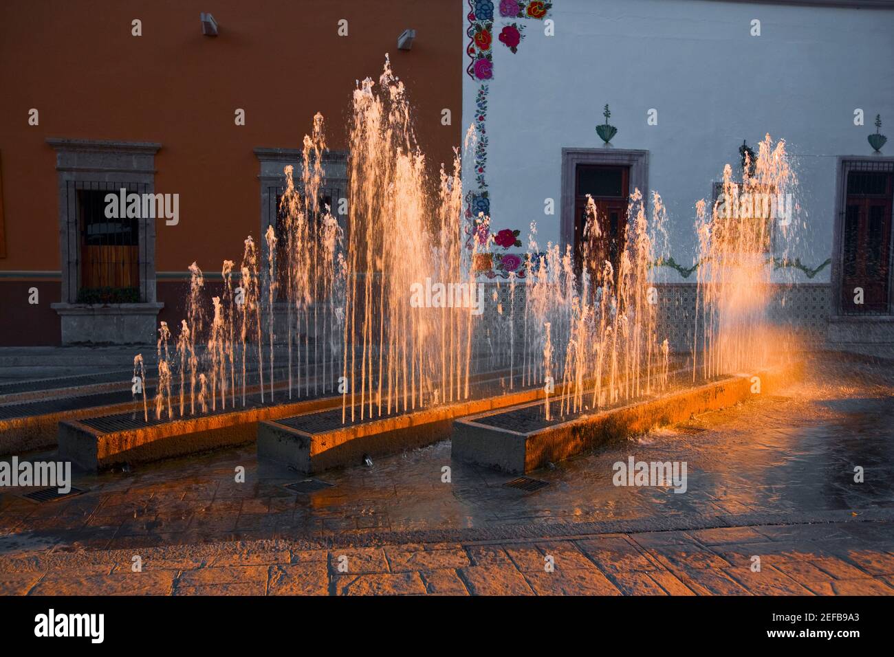 Fontaines devant un bâtiment, San Jose de Gracia, Aguascalientes, Mexique Banque D'Images