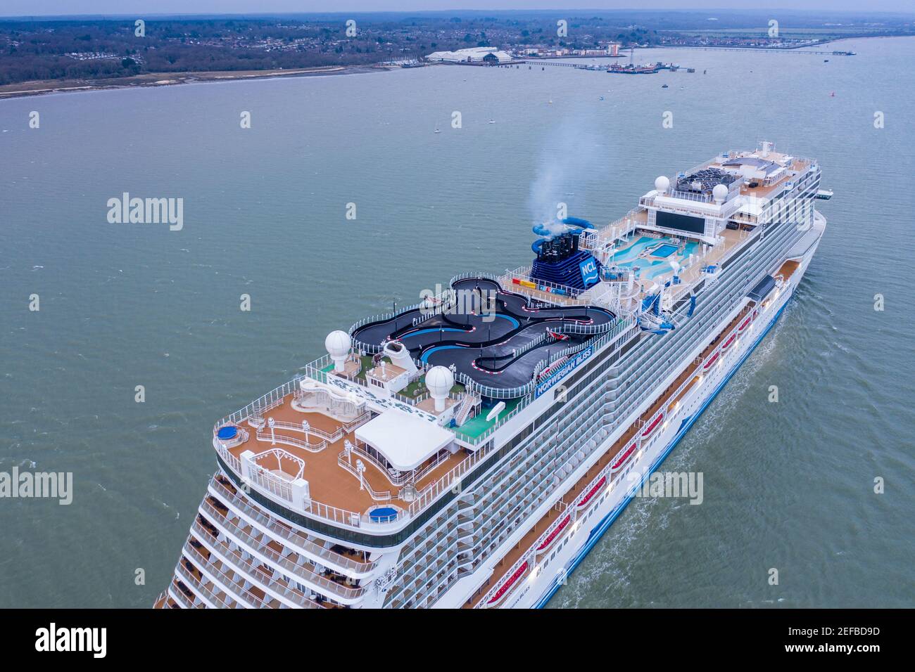 NCL Norwegian Bliss arrivant au port de Southampton vide pour cause pandémie de covid 19 Banque D'Images