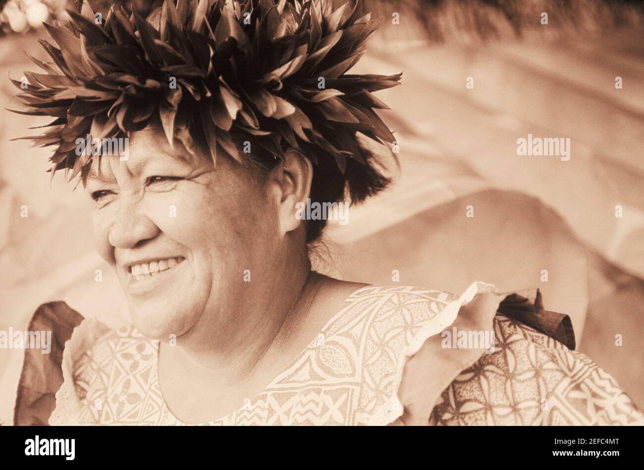 Gros plan d'une femme mûre souriant, Hawaï, États-Unis Banque D'Images
