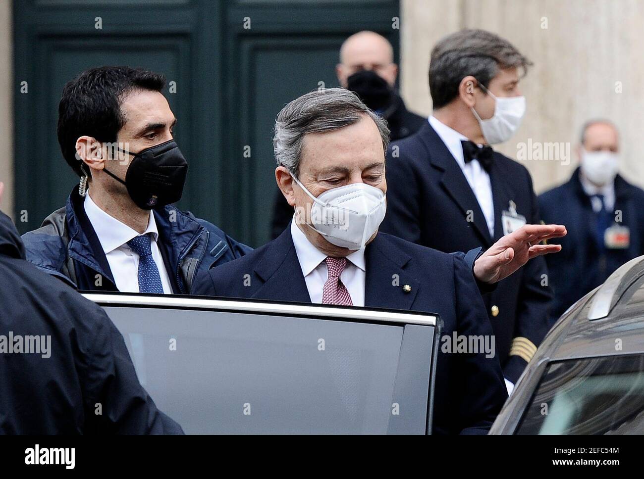 Rome, Italie. 17 février 2021. Mario Draghi quitte la Chambre des députés après avoir déposé le discours qui vient d'être prononcé à la Chambre du Sénat crédit: Agence de photo indépendante/Alay Live News Banque D'Images