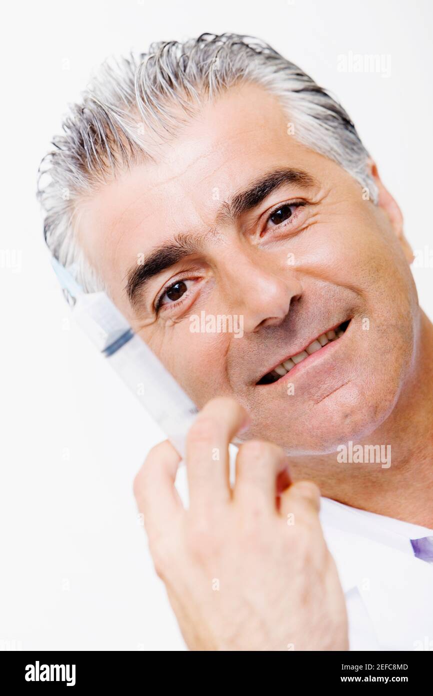 Portrait of a male doctor holding a syringe Banque D'Images