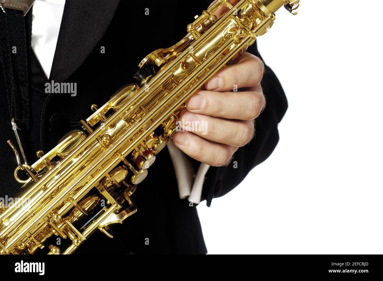 Vue en coupe d'un musicien tenant un saxophone Banque D'Images