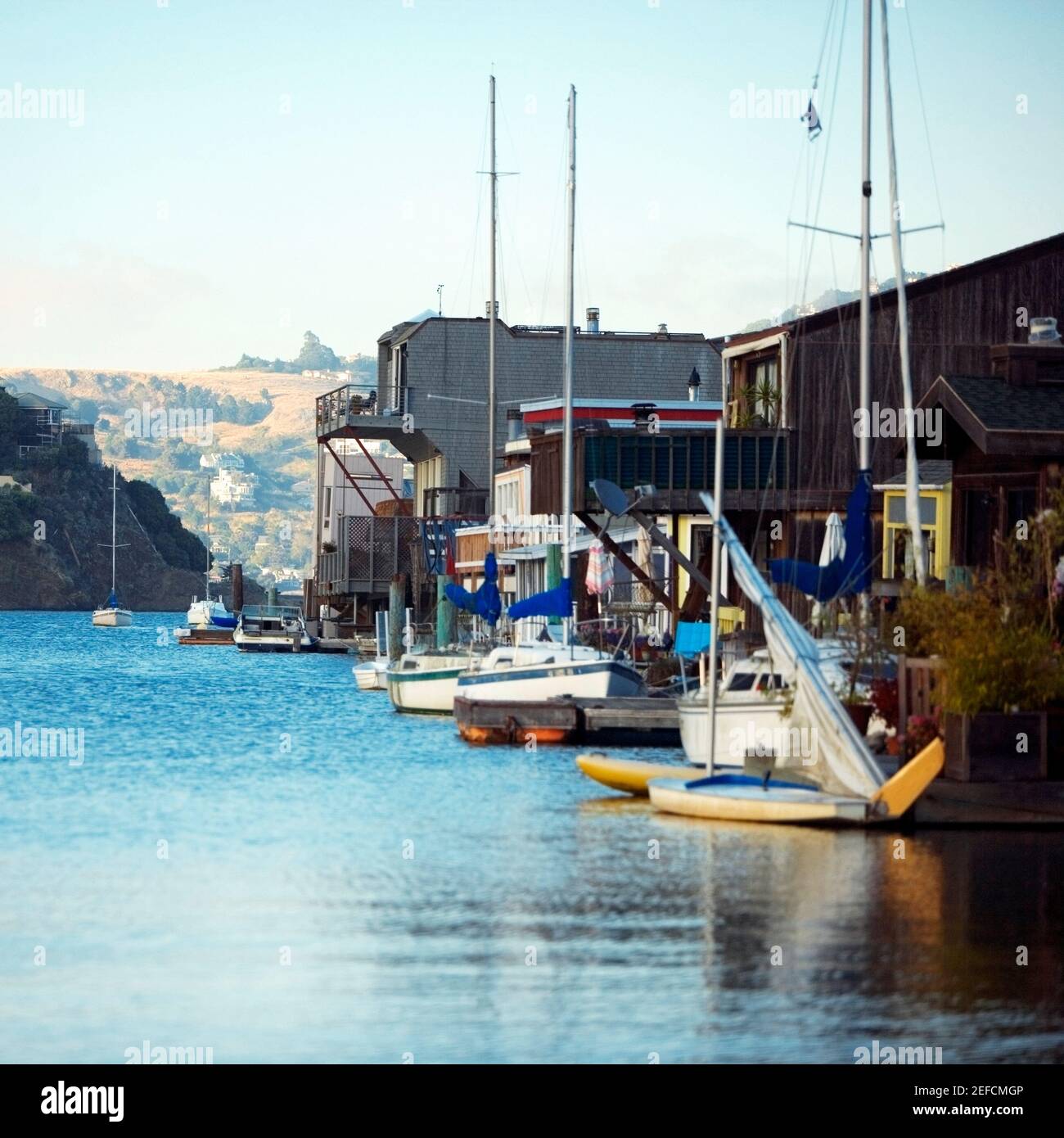 Vue en grand angle des yachts à Sausalito, Californie, États-Unis Banque D'Images