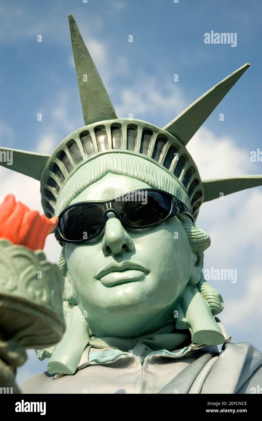 Lunettes de soleil sur la Statue de la liberté, New York City, New York  State, États-Unis Photo Stock - Alamy