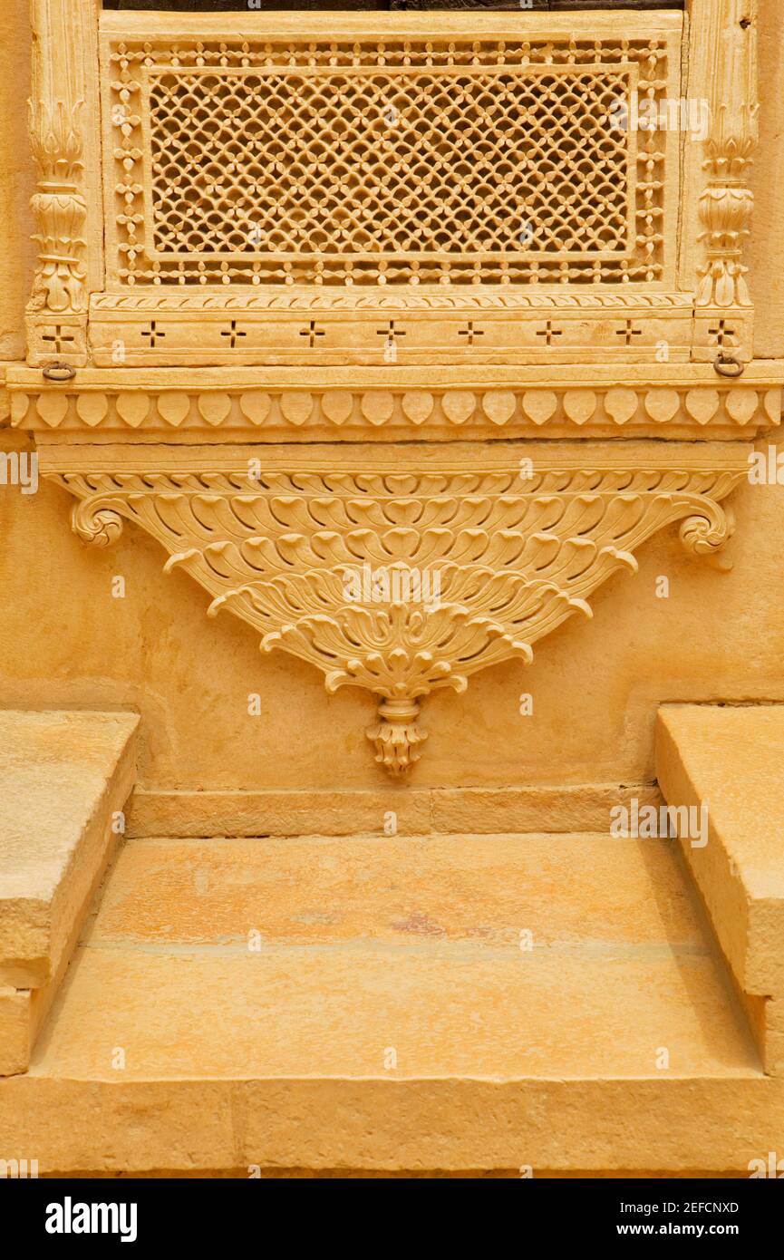 Mur caveé d'un palais, Rajmahal, Jaisalmer, Rajasthan, Inde Banque D'Images