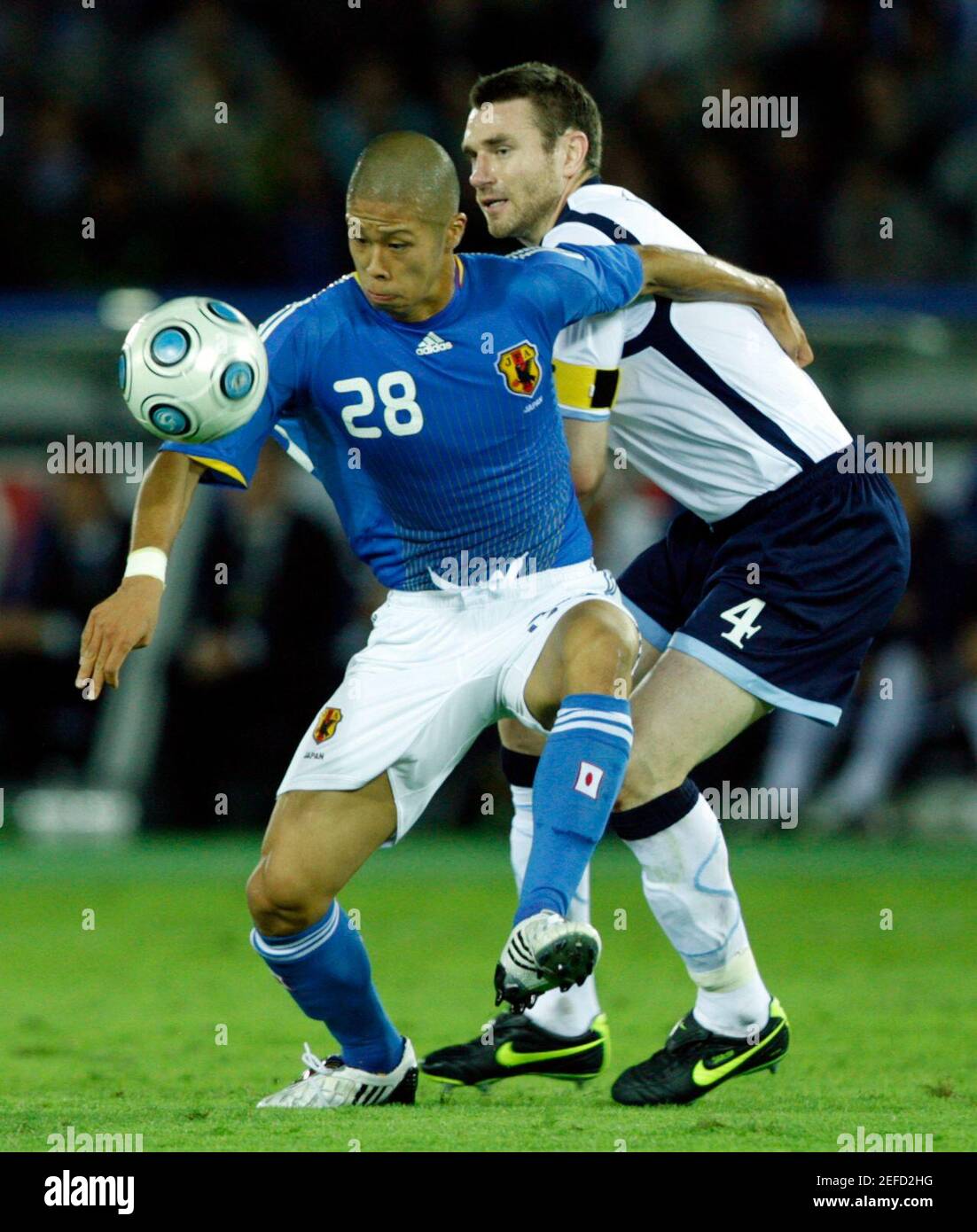 Football Japon Ecosse International Friendly Nissan Stadium Yokohama Japon 10 10 09 Takayuki Morimoto L Japon En Action Contre Stephen Mcmanus Ecosse Credit Obligatoire Action Images Kiyoshi Ota Photo Stock Alamy