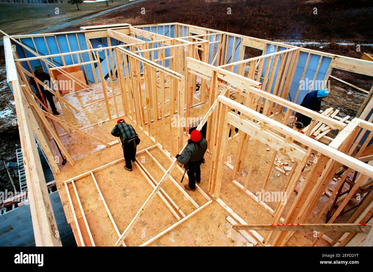 Charpentiers travaillant sur une nouvelle maison dans le comté de Prince Georges, Maryland Banque D'Images