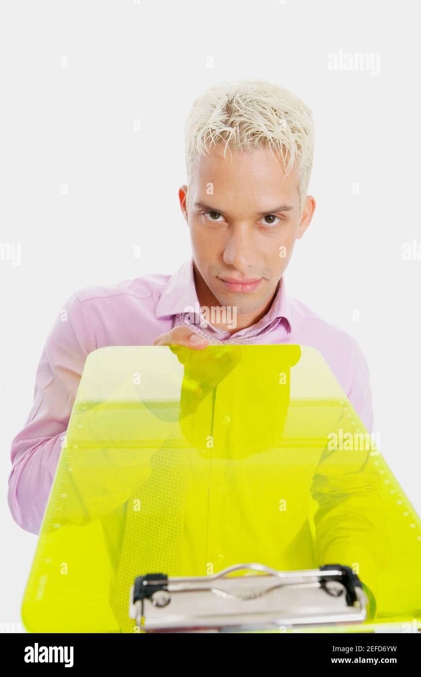 Portrait of a businessman holding a clipboard Banque D'Images