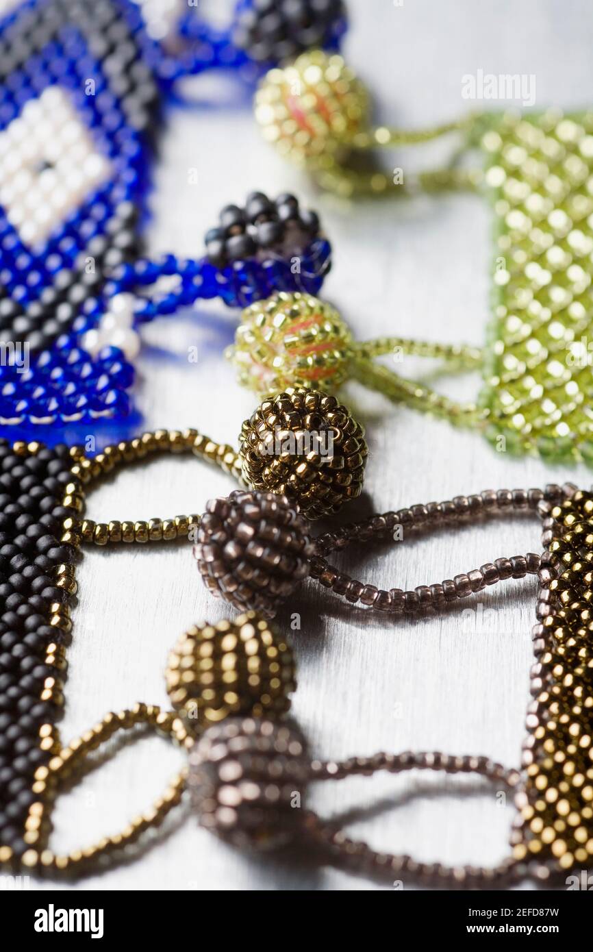 Vue en grand angle des produits artisanaux à perles Banque D'Images