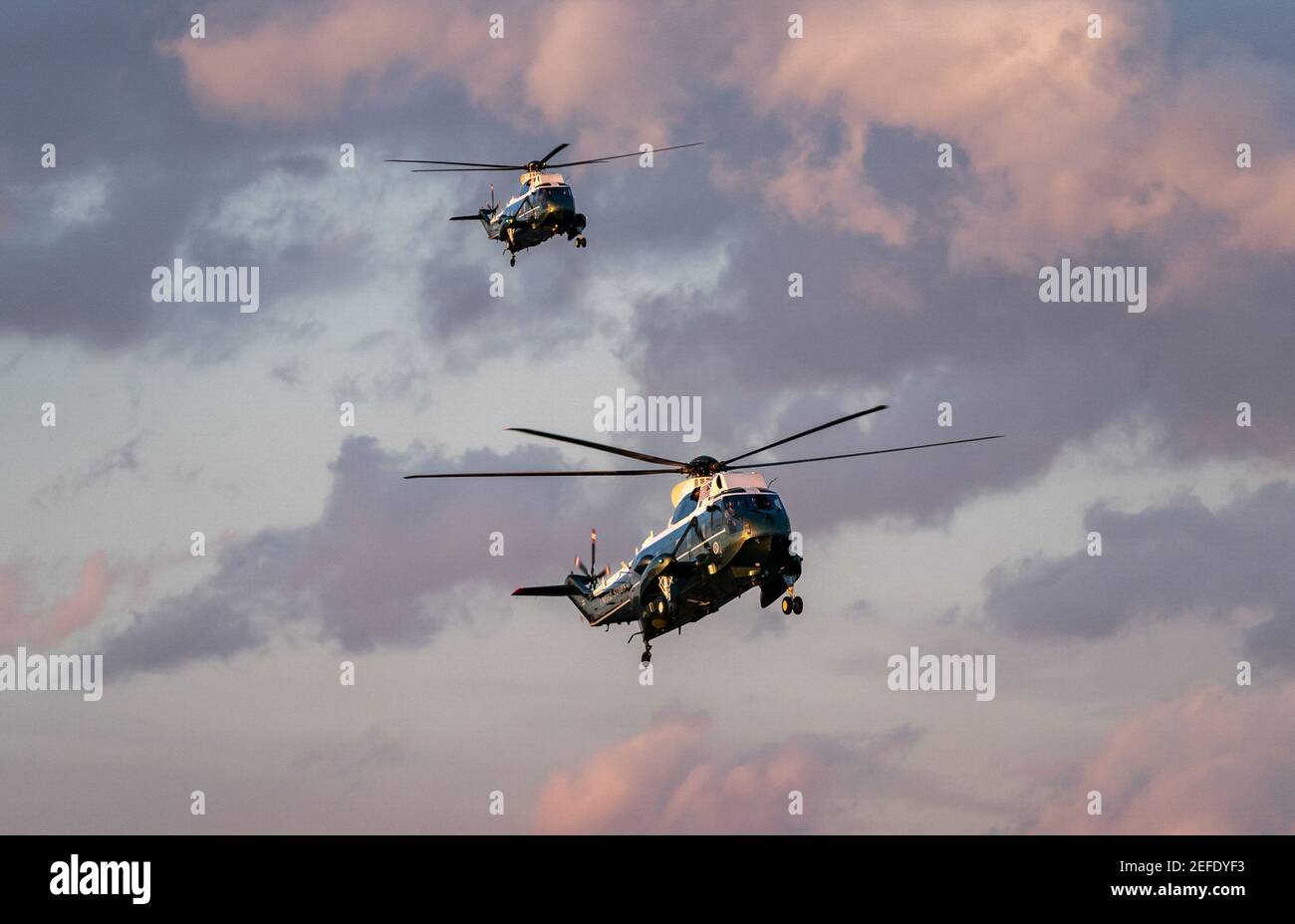 Marine One, qui porte le président Joe Biden, s'approche d'un atterrissage le vendredi 5 février 2021, à la joint base Andrews, Maryland. Banque D'Images