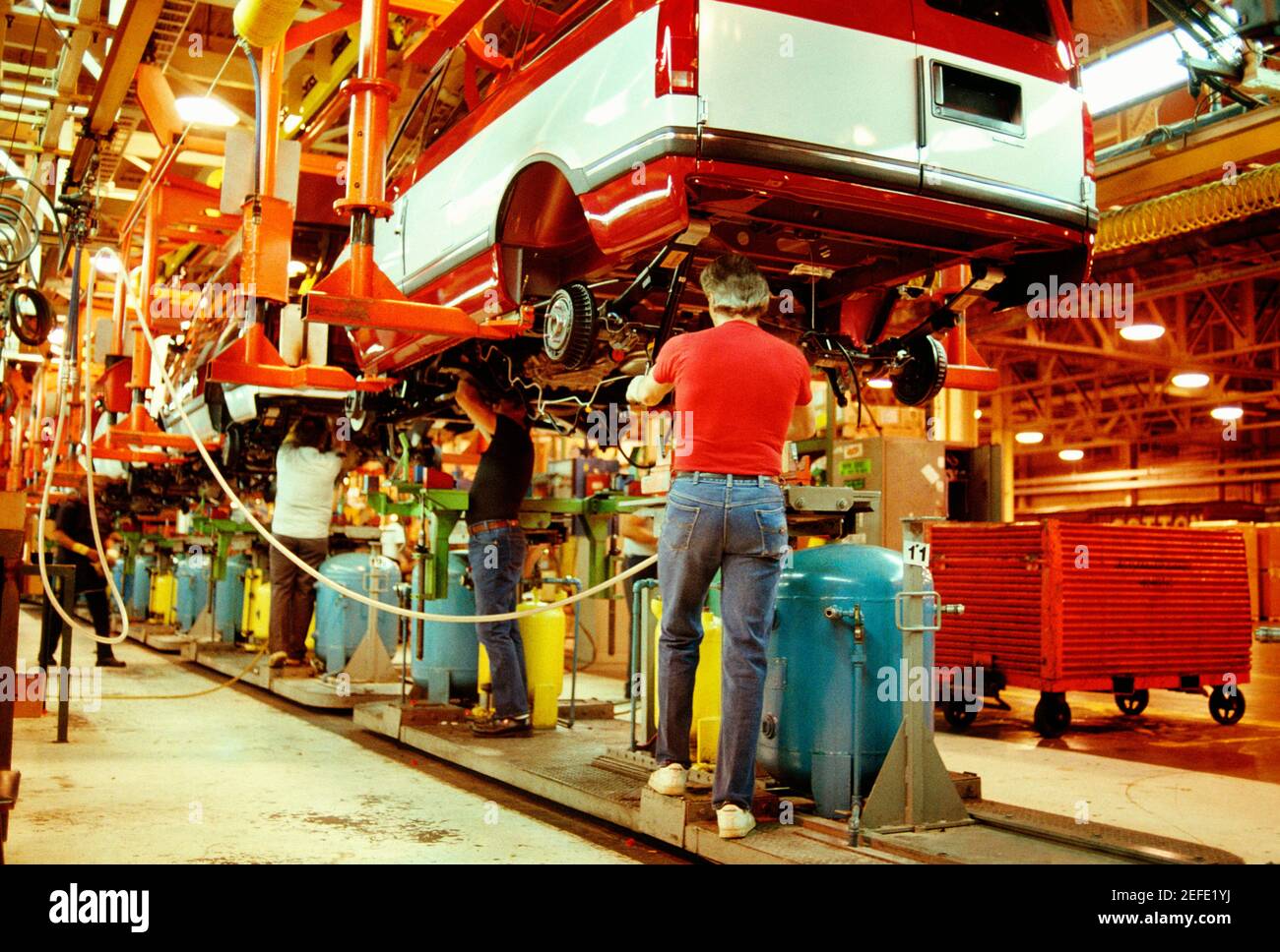 Travailleurs travaillant dans une usine, General Motors Plant, Baltimore, Maryland, États-Unis Banque D'Images