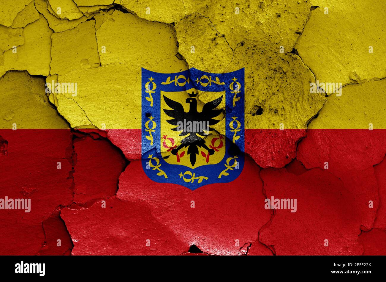 Drapeau de Bogota peint sur un mur fissuré Banque D'Images