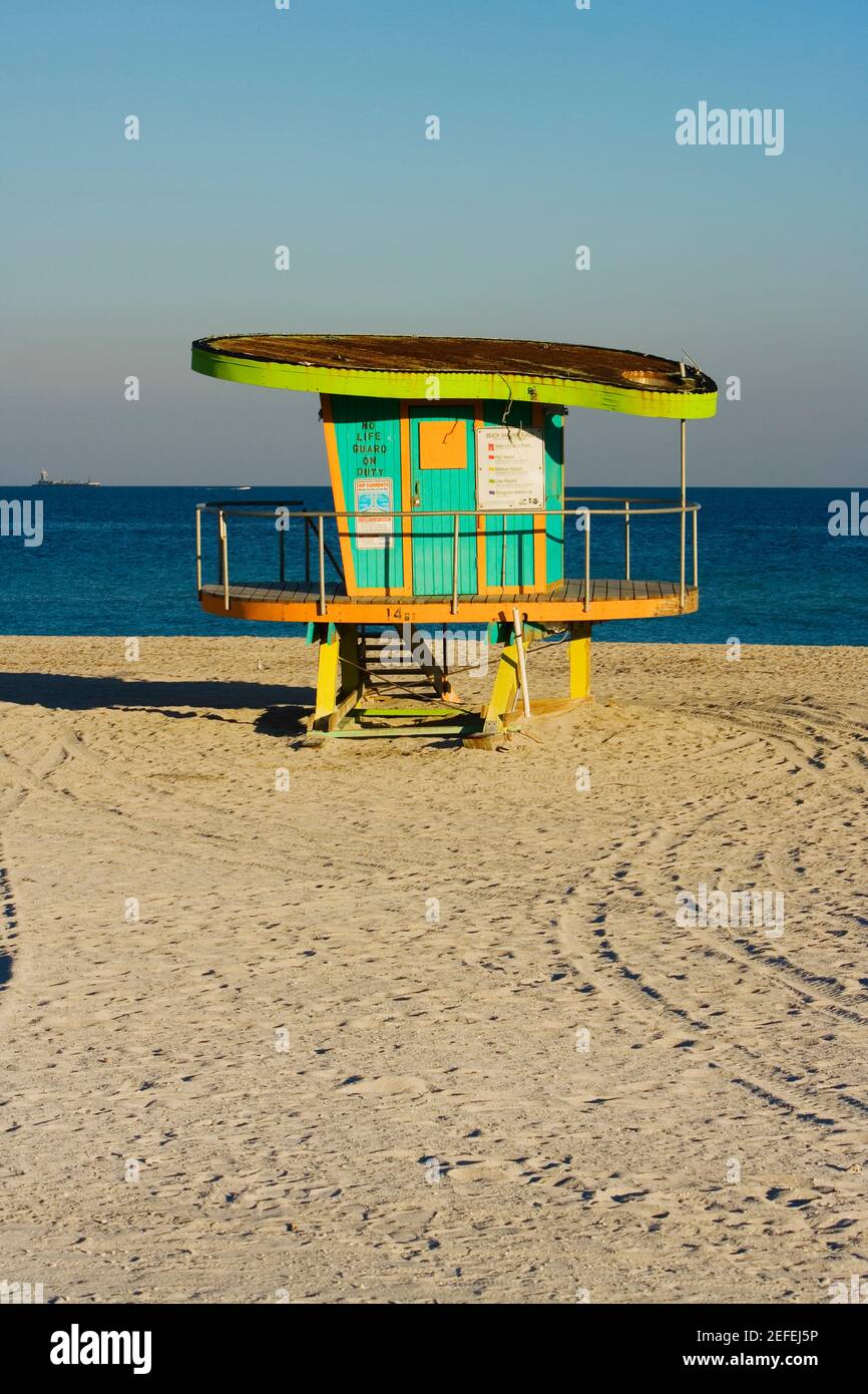 Lifeguard hut sur la plage Banque D'Images