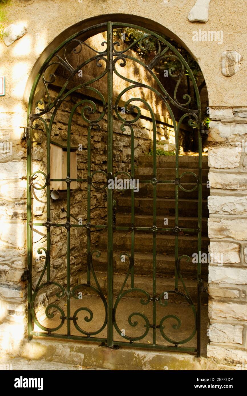 Porte à l'entrée d'un escalier, Biarritz, pays Basque, Pyrénées  Atlantiques, Aquitaine, France Photo Stock - Alamy