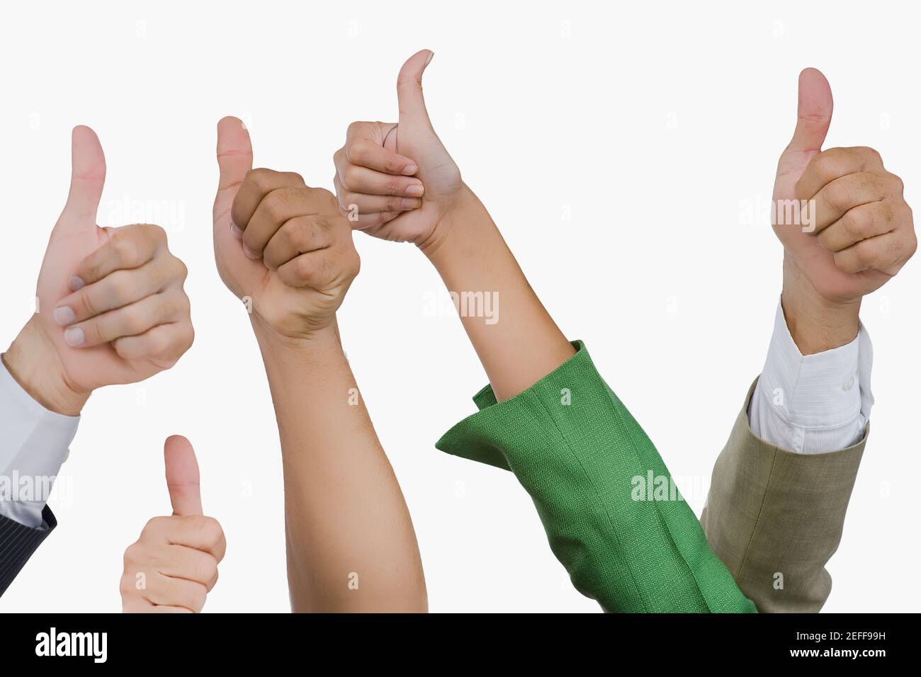 Gros plan des cadres de l'entreprise montrant le signe du pouce vers le haut Banque D'Images