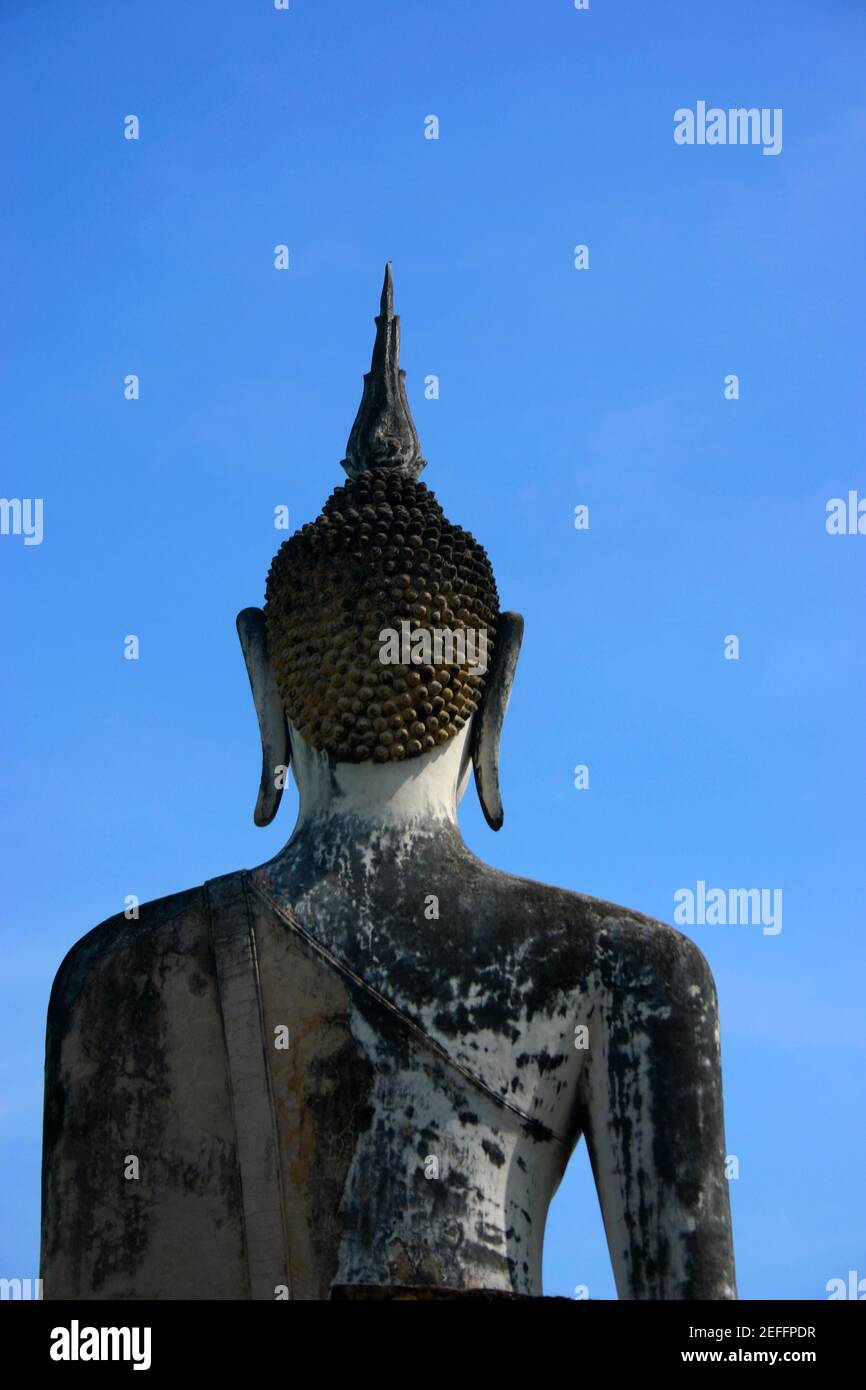 Vue arrière d'une statue de Bouddha, Ayuthaya, Thaïlande Banque D'Images