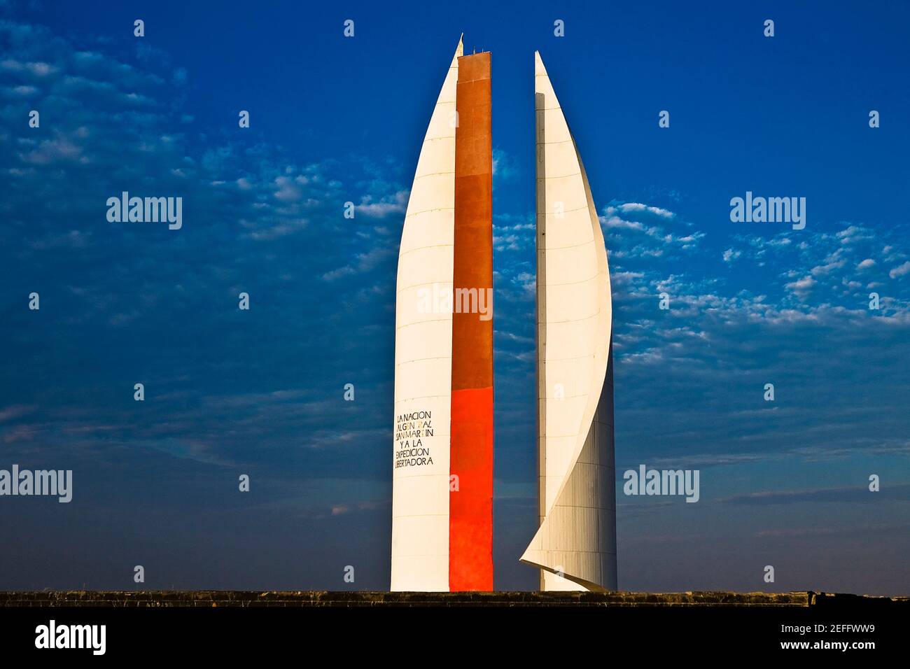Vue à angle bas d'un monument, général Jose de San Martin, Chaco, Pérou Banque D'Images