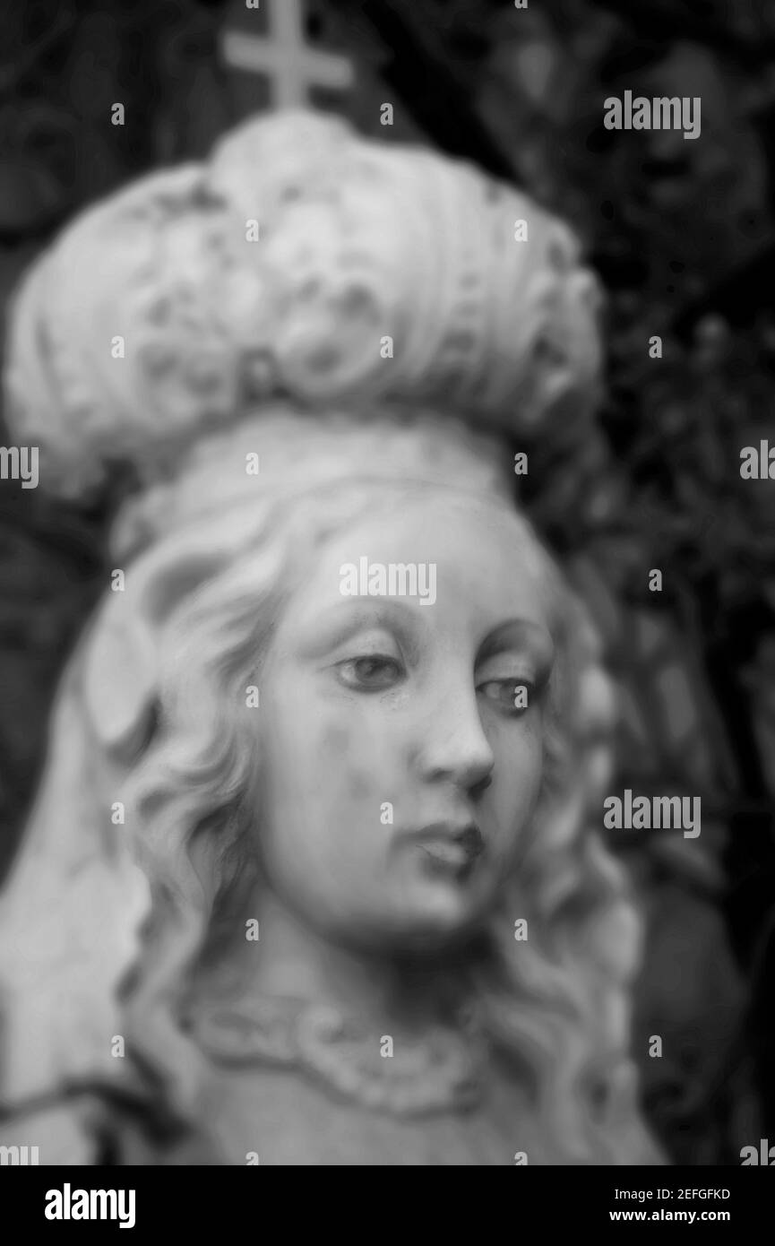 Une statue en marbre de la Conquistadora, ou la Vierge Marie, à la basilique Saint-François d'Assise à Santa Fe, Nouveau-Mexique. Banque D'Images