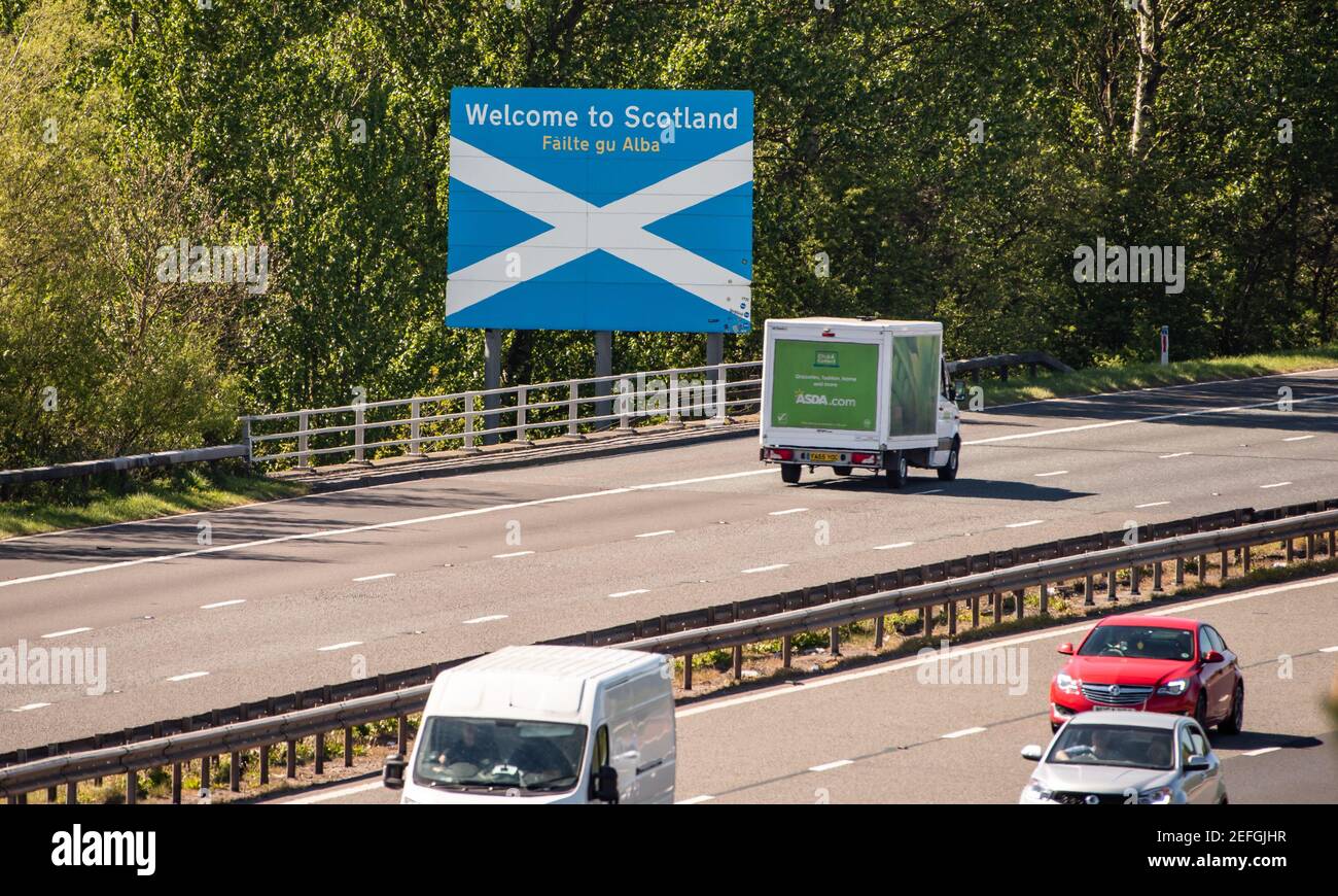 Bienvenue au panneau Ecosse où la M6 rejoint la A74 M près de Gretna Green, à la frontière entre l'Angleterre et l'Écosse. Banque D'Images