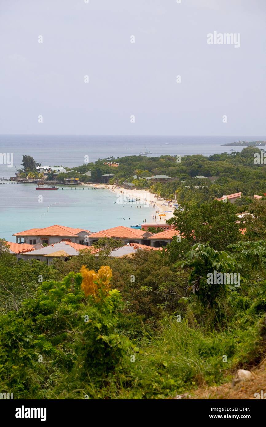 Stations touristiques sur la plage, West Bay Beach, Roatan, Bay Islands, Honduras Banque D'Images