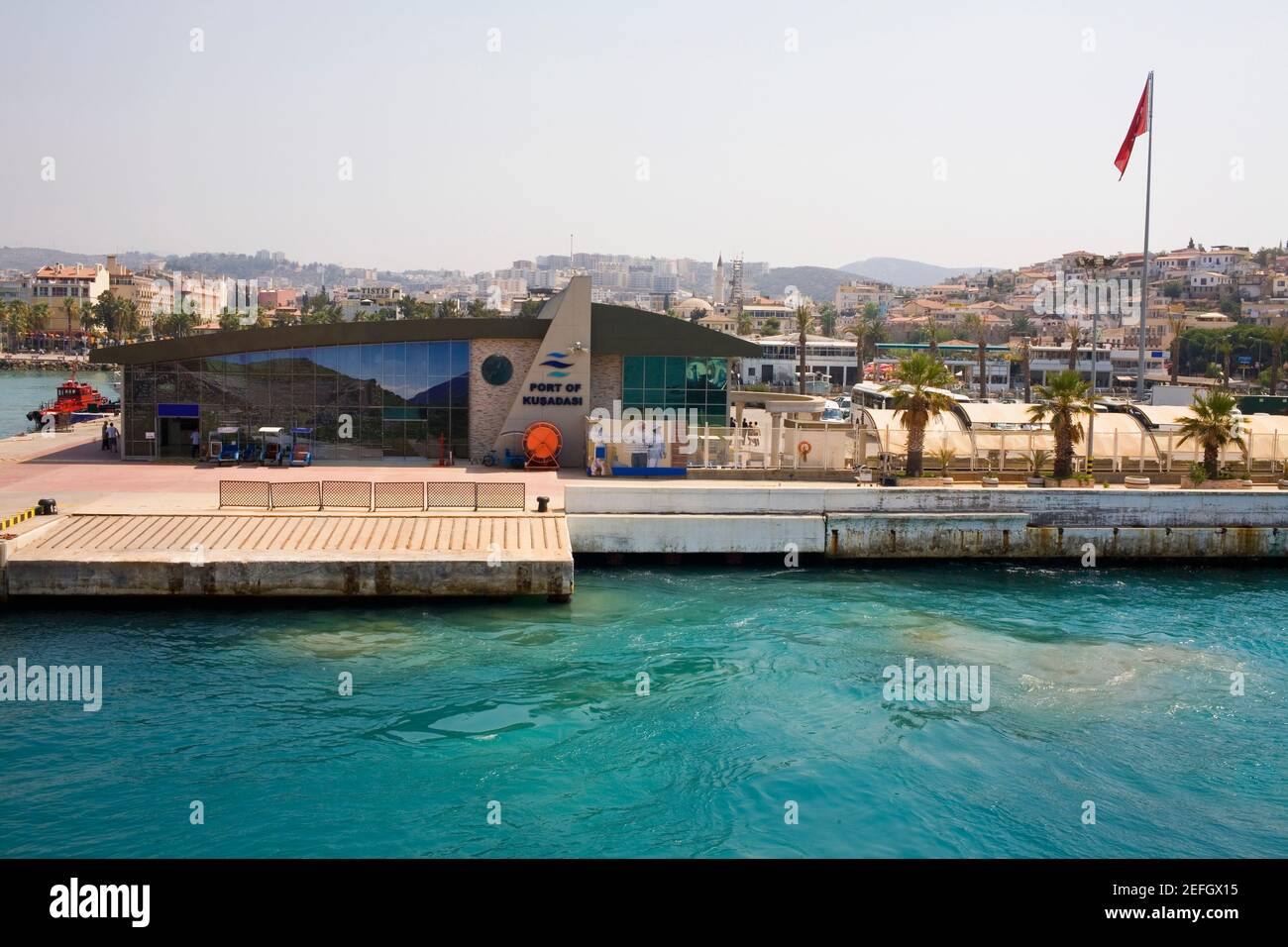 Bâtiment en face d'un quai, Éphèse, Turquie Banque D'Images